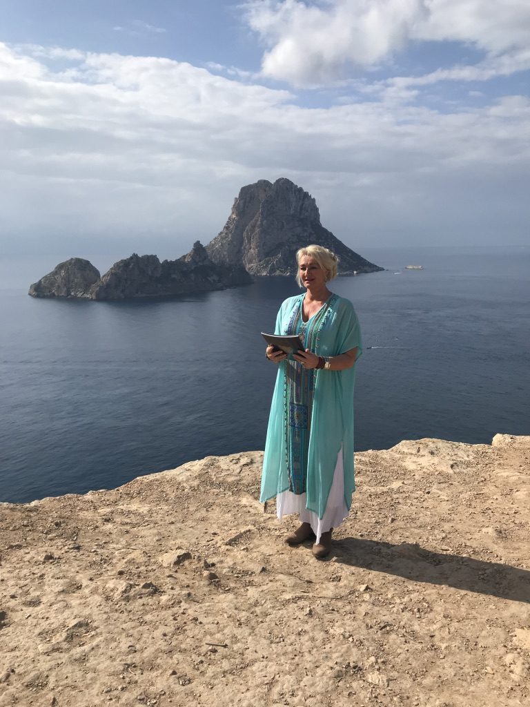 Trouw ik jullie, Babs, eigen Babs, Babs Ibiza, Trouwambtenaar, Trouwambtenaar Ibiza, Eigen ceremonie, Ceremonie Ibiza